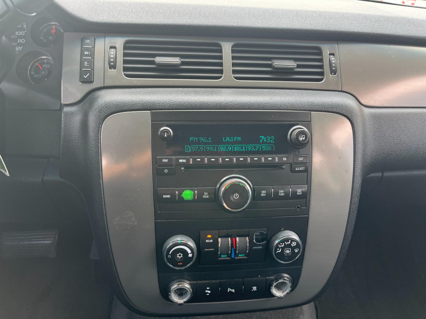 2009 SILVER /TAN Chevrolet Suburban LS 1500 2WD (1GNFC16069J) with an 5.3L V8 OHV 16V FFV engine, 4-Speed Automatic transmission, located at 14700 Tomball Parkway 249, Houston, TX, 77086, (281) 444-2200, 29.928619, -95.504074 - Photo#14